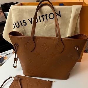 2022 cognac camel LOUIS VUITTON MONOGRAM EMPRIENTE NEVERFULL MM W POCHETTE NWT